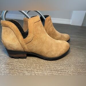 Sorel Lolla Cut Out Suede Boots Women's Size 6